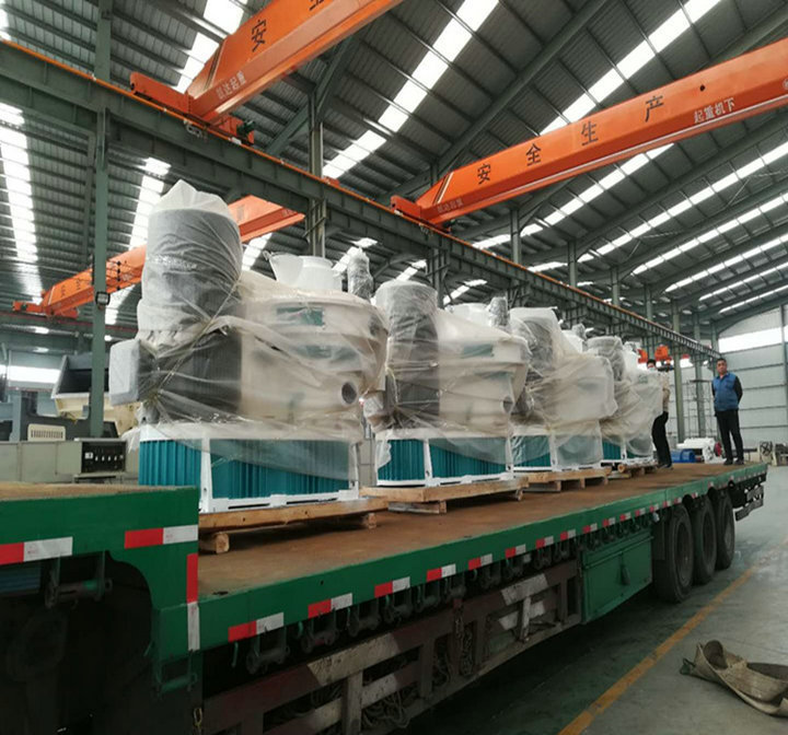 10749765417_2066696623