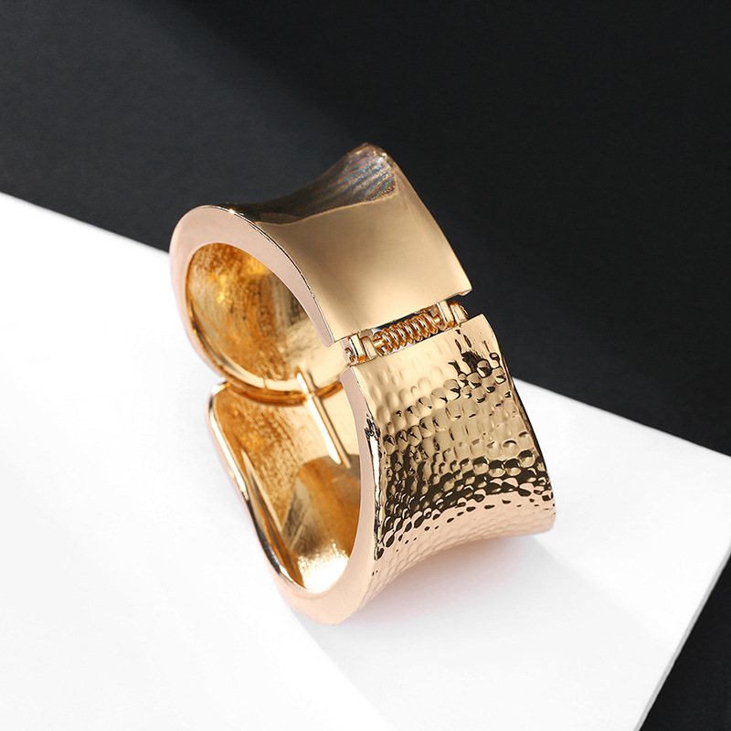 new gold-plated asymmetrical leaf shape unilateral polka dot bracelet