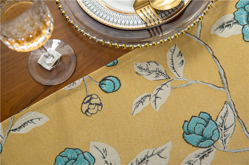 Runner da tavola moderno e minimalista interamente in poliestere per tavolino da caffè, scarpiera, mobile TV, con nappe, realizzato su misura in poliestere_voghion.com