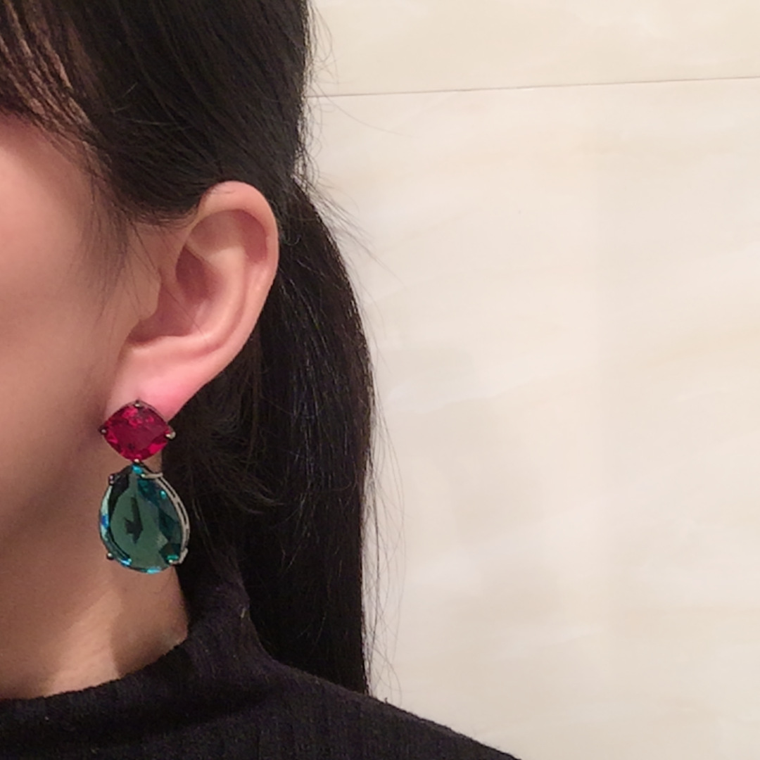 Green Water Drop Earrings Female S925 Silver Pin Champagne Vintage Earrings display picture 2