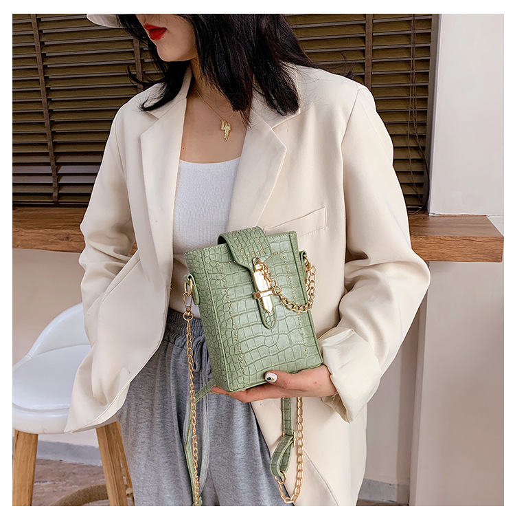 New Trendy Wild One-shoulder Messenger Chain Crocodile Pattern Mobile Phone Bag display picture 4