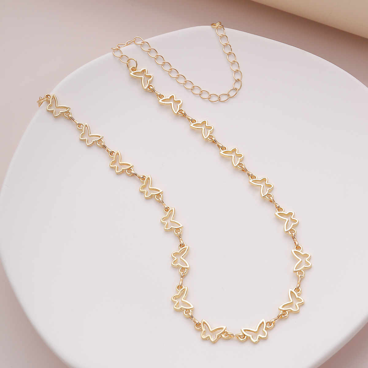 Fashion Jewelry Simple Geometric Single-layer Fashion Item Temperament Short Paragraph Clavicle Hollow Small Butterfly Necklace Wholesale Nihaojewelry display picture 6