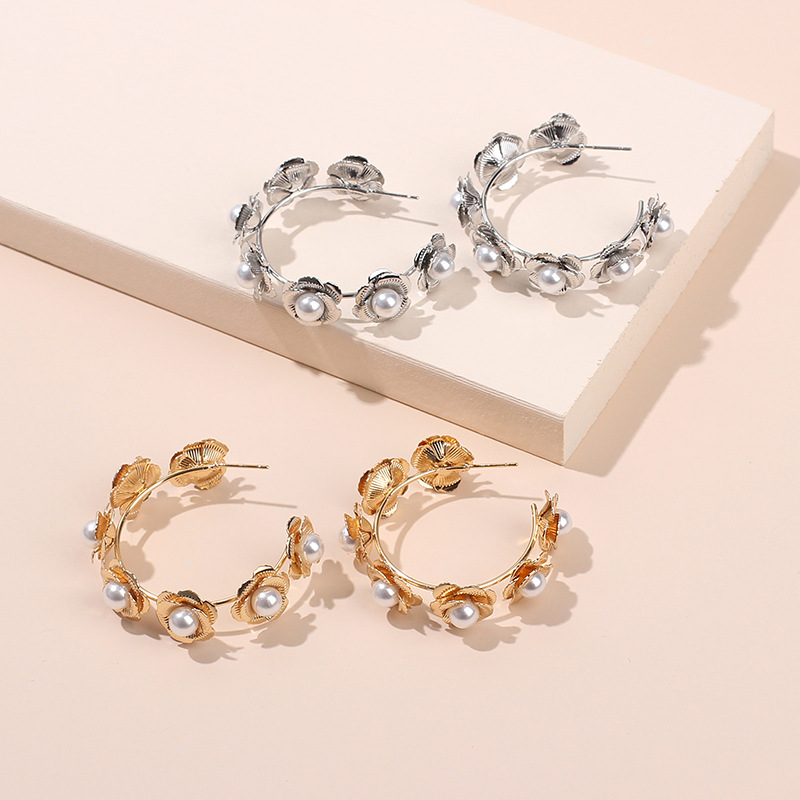 13g Weight Earrings, Ear Studs Classification Wedding, Travel Occasion Metal Material Flower Pattern Women'S Gender Plating Design White, Gold Color Exaggerated Round Wreath Exquisite Pearl Flower Earrings Fashion Metal Earrings Wholesale Nihaojewelry 1