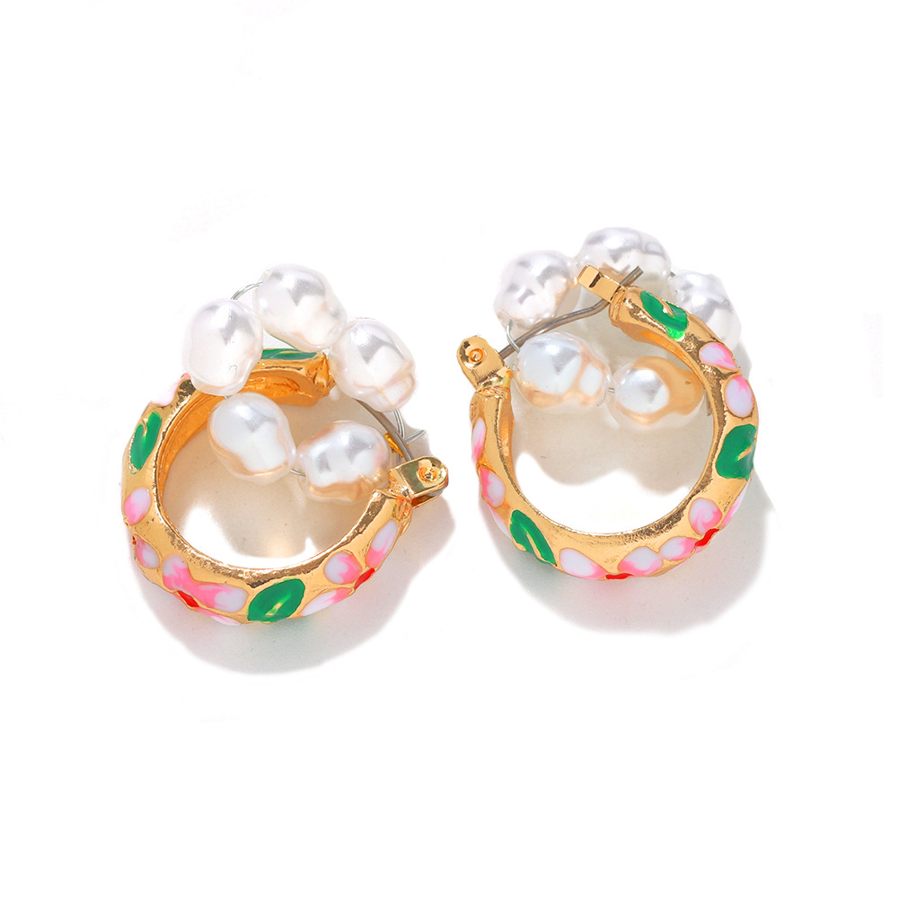 Européen Et Américain Nouvel Alliage Imprimé À La Main Perlé Boucles D'oreilles Femmes Croix-frontière De Vente Chaude Multi-élément Exquis Tous-correspondant Creative Boucles D'oreilles display picture 9