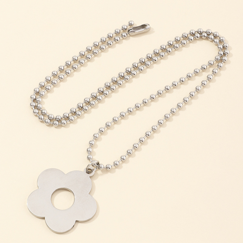 Jewelry Small Flower Necklace Soil Cool Hip-hop Flower Pendant Bead Chain Clavicle Chain Wholesale Nihaojewelry display picture 2