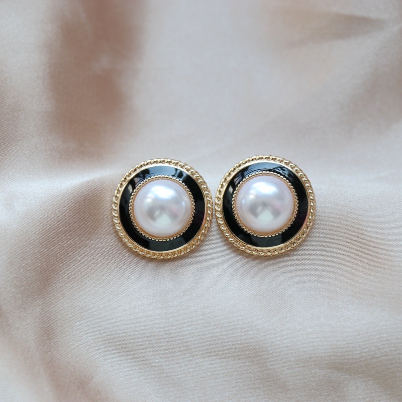 Simple   Square Round Pearl Earrings display picture 32