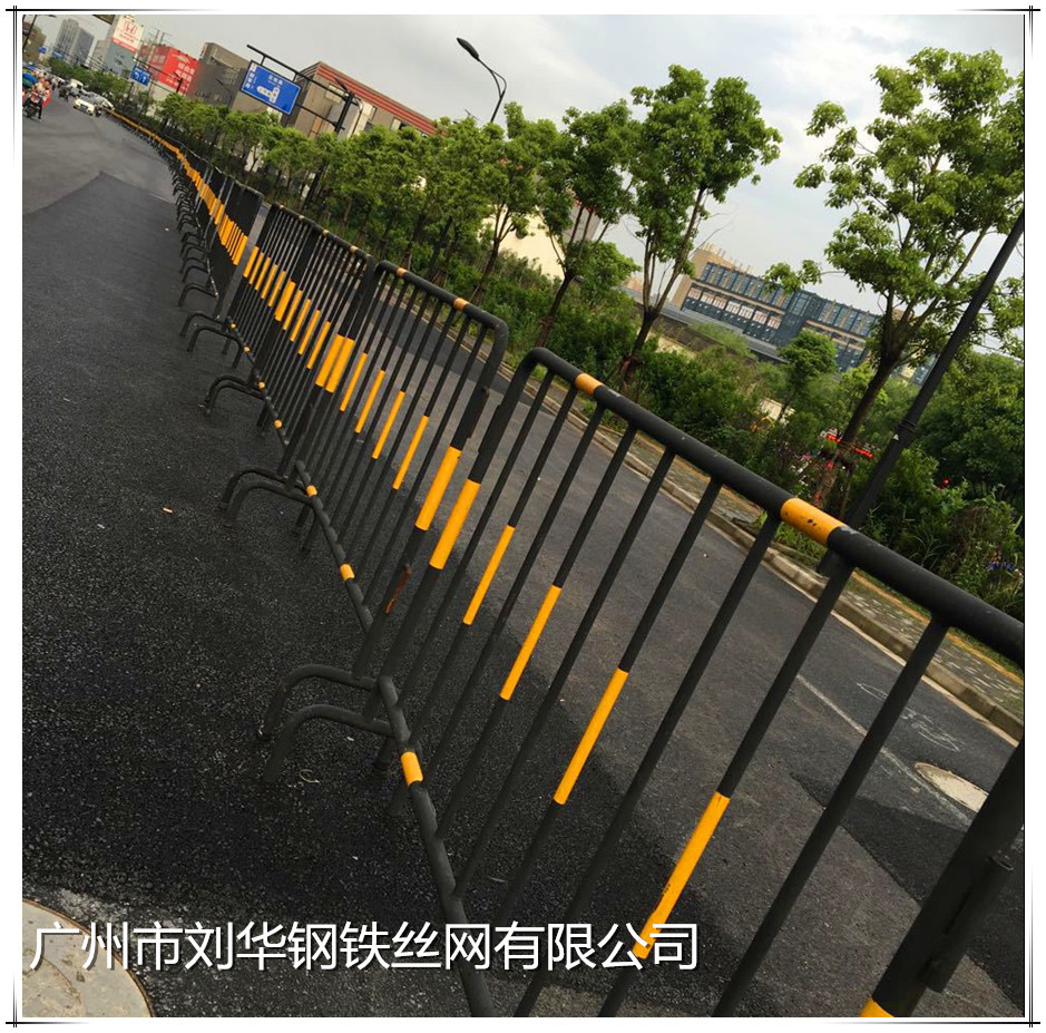 定制新款不锈钢铁马护栏 移动警示镀锌管围栏 黑黄黑黄护栏可定制