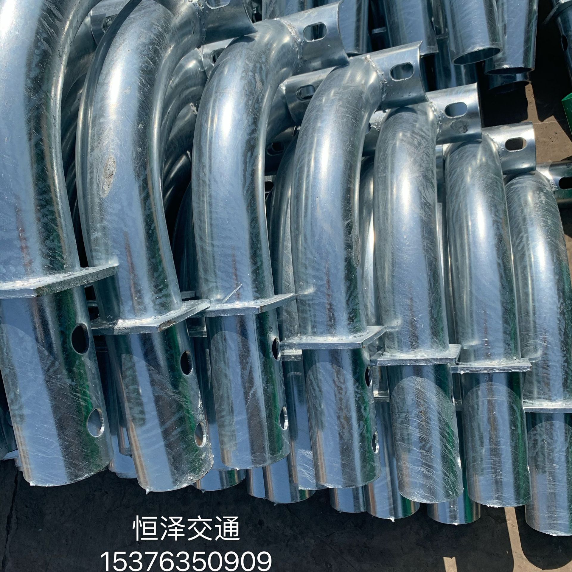 山东护栏板厂家  上端立柱 热镀锌  高速护栏配件 价实货优