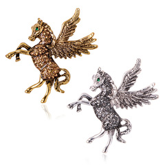 歐美新款森女系鑲鑽天馬翅膀胸針 男士情侶衣飾動物卡通一字別針