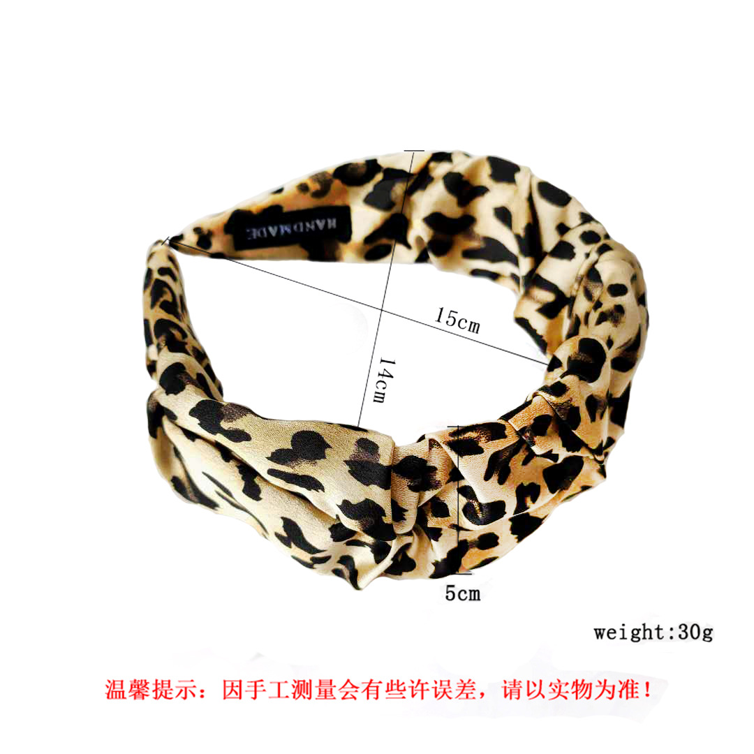 Korea's New Flower Bud Models Pleated Leopard Headband High-end Wide-edge Pressure Card Retro Wholesale Nihaojewelry display picture 3