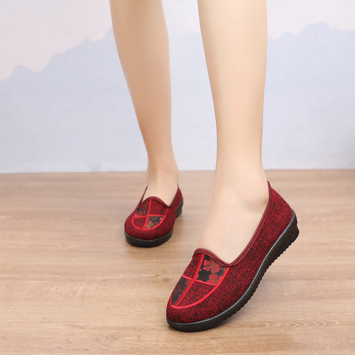 Old Beijing cloth shoes for middle-aged and elderly women, soft soles, non-slip, comfortable and breathable, old ladies' slip-on casual shoes, mother's shoes