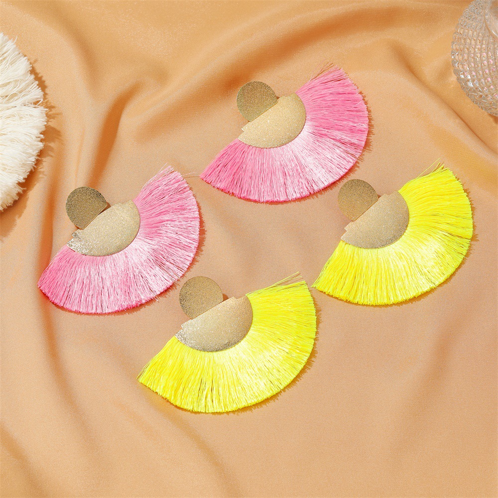 New Bohemian Retro Frosted Tassel Exaggerated Fan-shaped Earrings Wholesale display picture 5