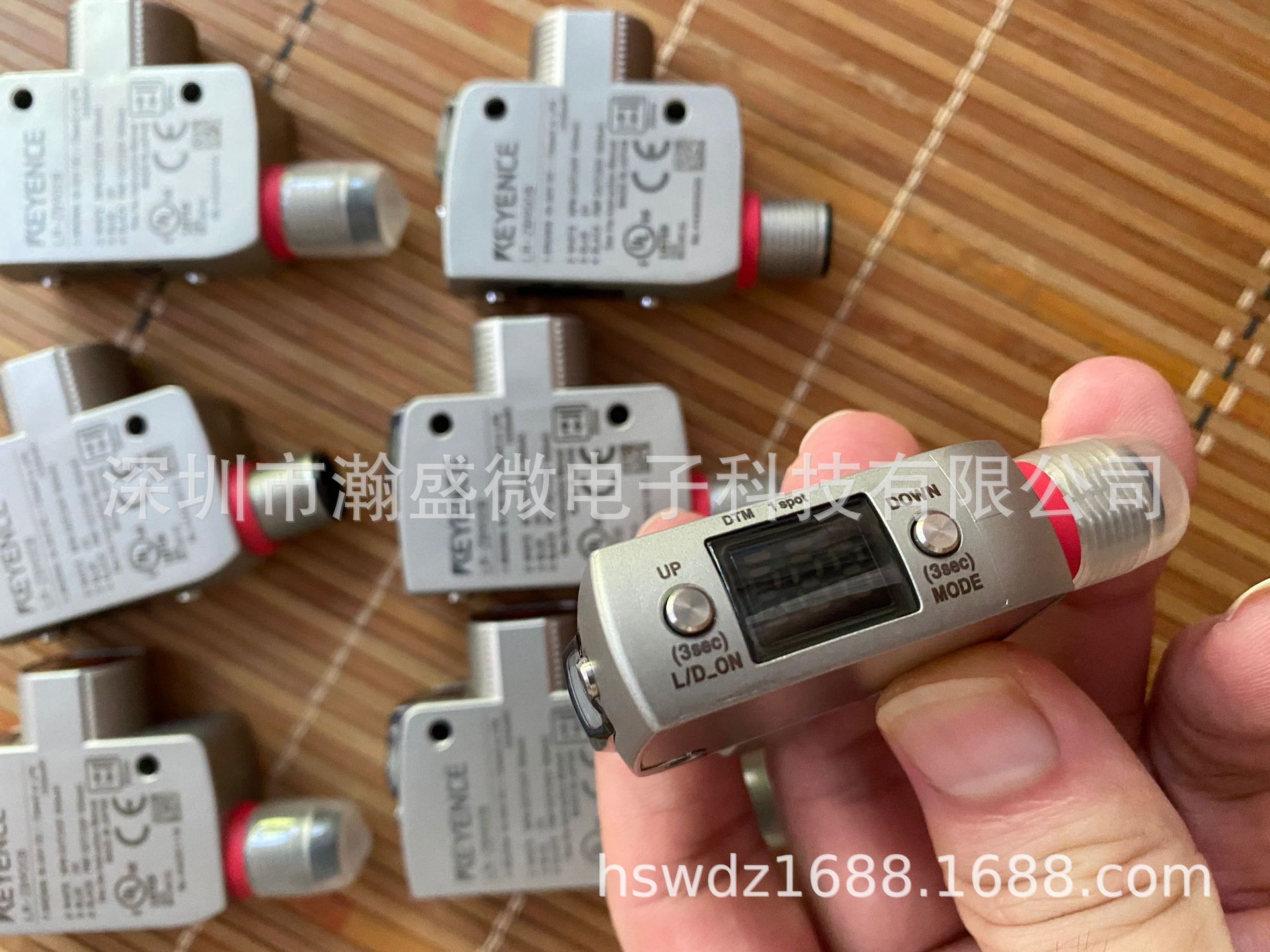 基恩士 激光传感器 光电开关 LR-ZB90CB 全新 无包装