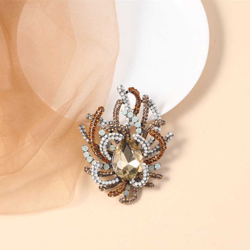 Fashion  Creative Exaggerated Crystal Diamond Brooch display picture 5