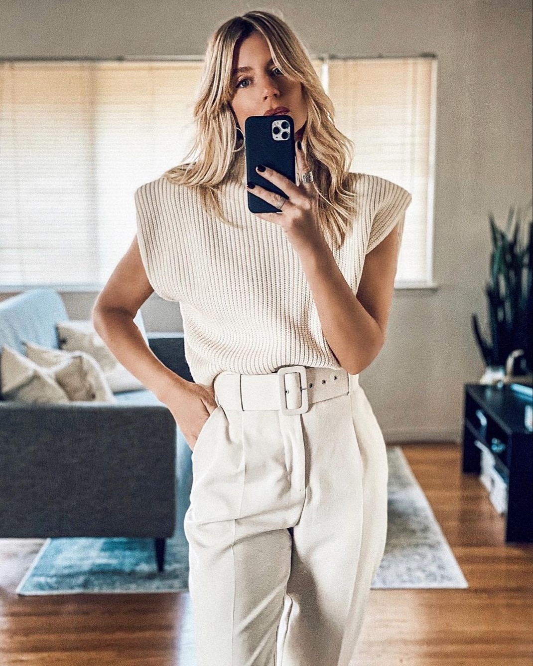 Autumn And Winter Women Solid Color Sleeveless Turtleneck Fashion Casual Shoulder Pad Top Sweatervest in Sweater Vests