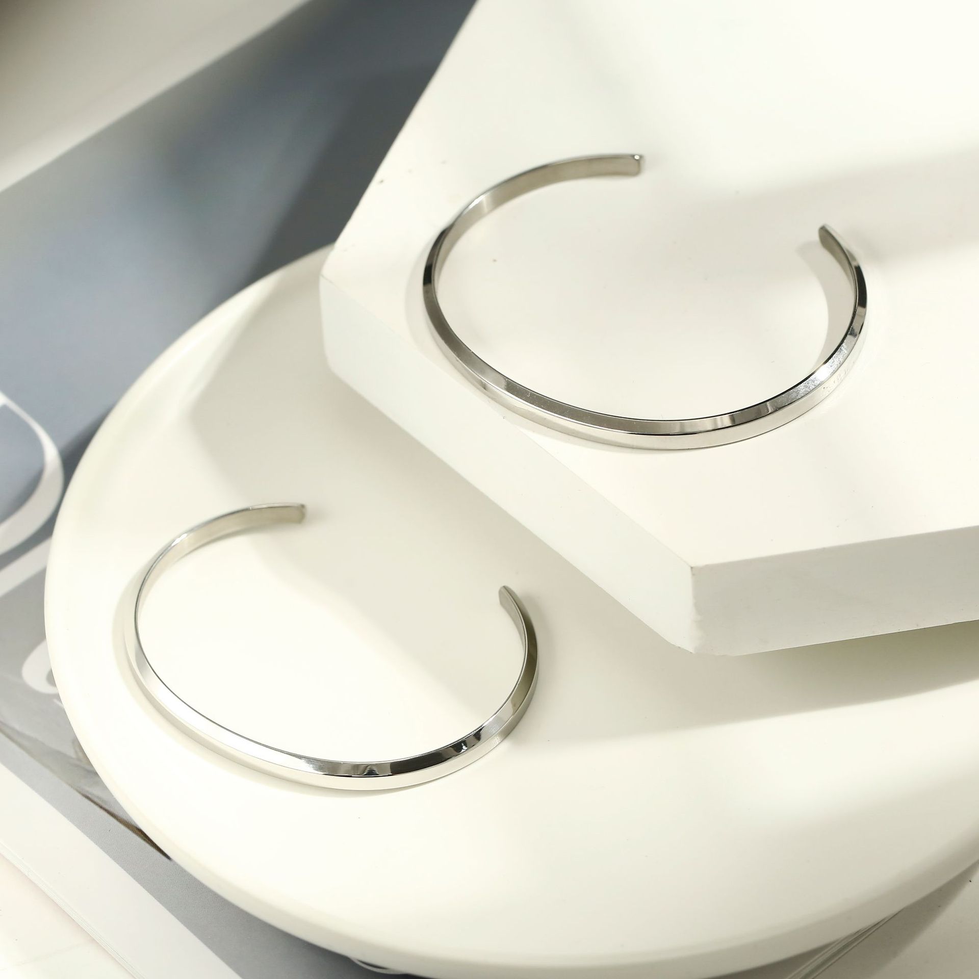 时尚爆款DW手表配饰手镯开口韩版简约情侣玫瑰金钛钢手镯厂家直销