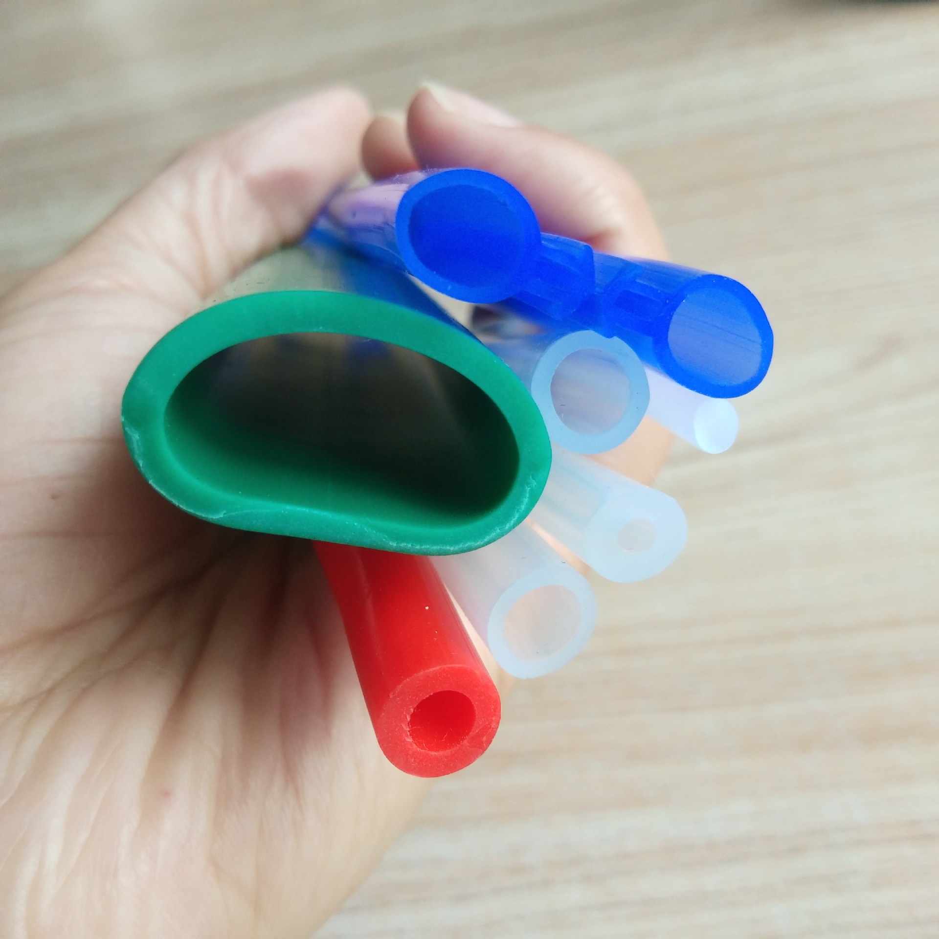 供应硅橡胶彩色耐高温圆形密封条O型实心硅胶条机械防水硅胶圆棒