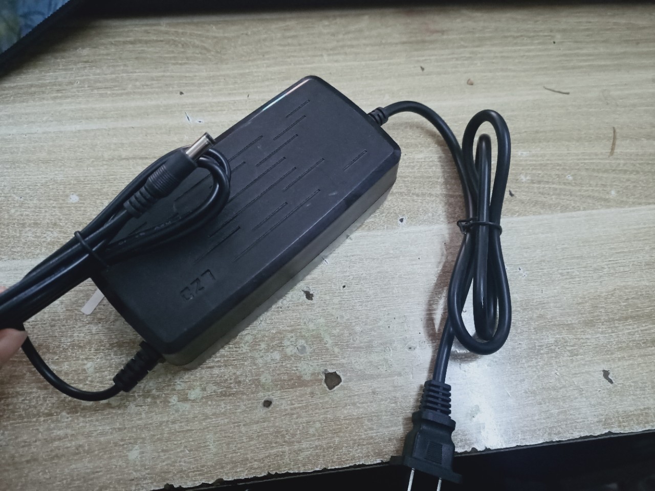 厂家现货12.6V锂电池5安智能充电器锂电池充电器小功率便携