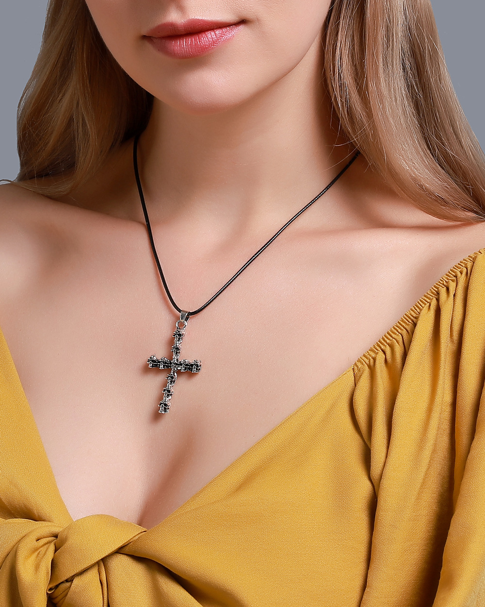 New Necklace Retro Street Shot Skull Necklace Unisex Cross Necklace Clavicle Chain wholesale nihaoje