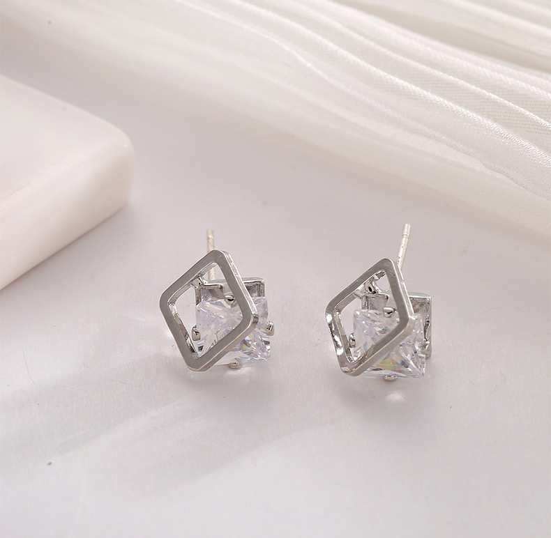 Earrings with zircon