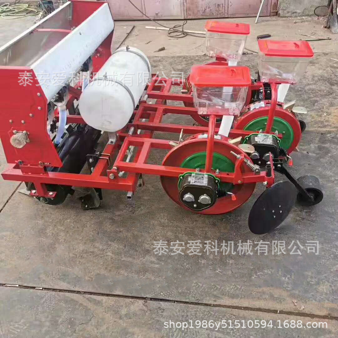 甘肃景泰县玉米播种机谷子玉米鸭嘴免打孔膜上播种机起垄铺腊