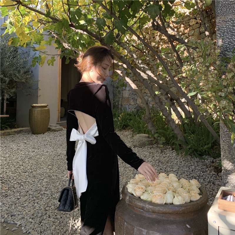 实拍气质连衣裙女2021新款法式丝绒复古方领长裙收腰长袖小黑裙