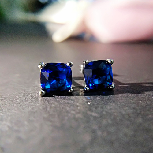 Xiaohongshu sapphire four-prong earrings, fashionable starry sky blue diamond earrings, square blue crystal earrings for women