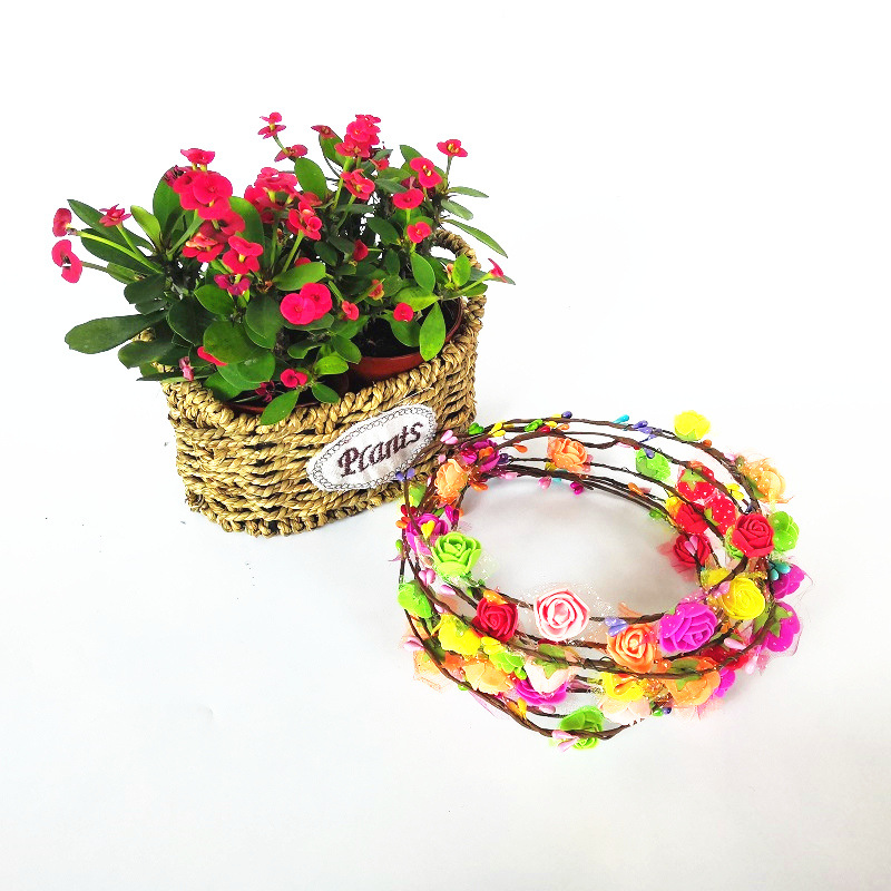 Las pequeñas actividades de microempresas empujan el código de escaneo para enviar regalos debajo de la línea roja en línea, regalos prácticos, pequeños drenadores, artefactos creativos