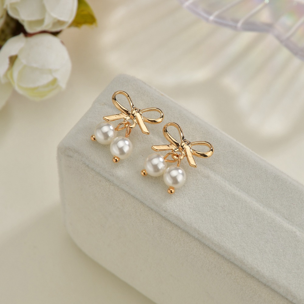 Bow Pearl Earrings Female Compact Personality Temperament Earrings display picture 3