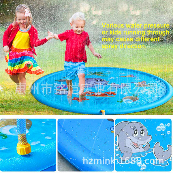 Travel toy play in water