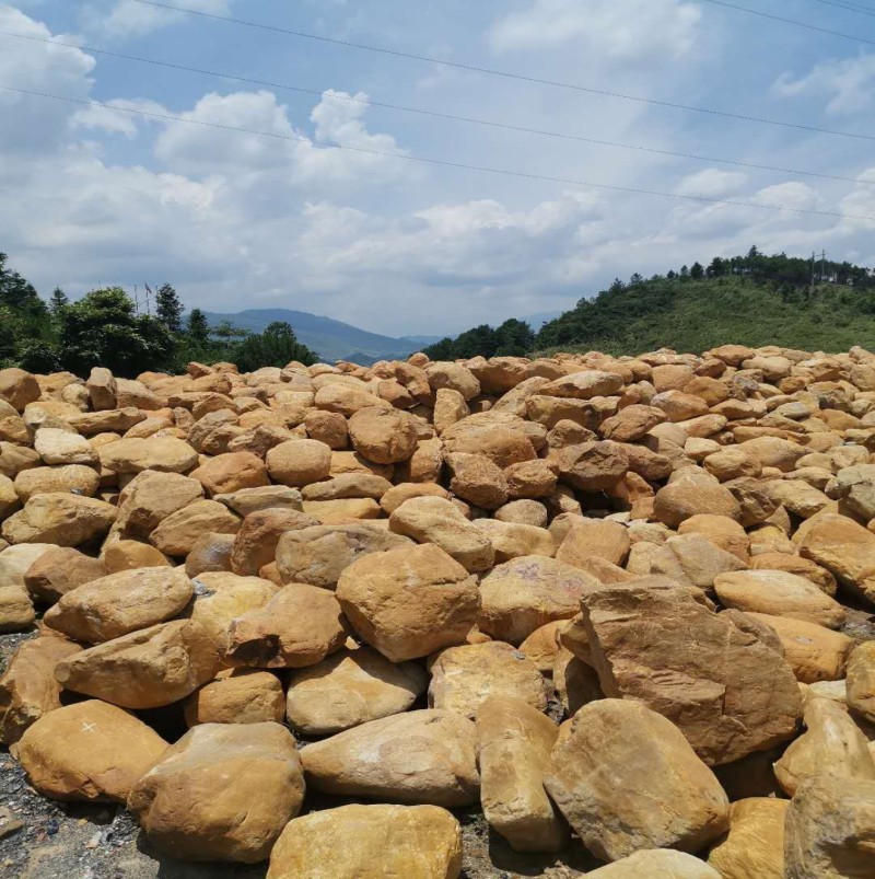 景观石鹅卵石草坪置放黄蜡石大鹅卵石驳岸挡土墙石头刻字石文化石