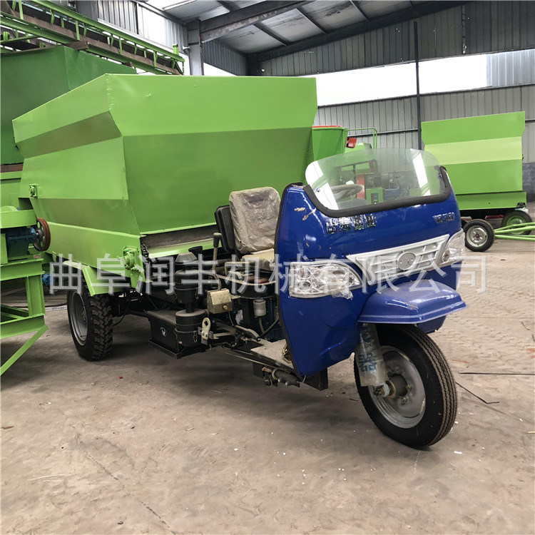 电动2立方三轮撒料车 牧场饲喂电动撒料车 单双边出料三轮撒料车