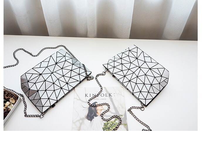 2023 New Matte 5 * 8 Geometric One Shoulder Borsa da donna Versione coreana Fashion Cross Fold Leggero Lingge Borsa piccola_voghion.com