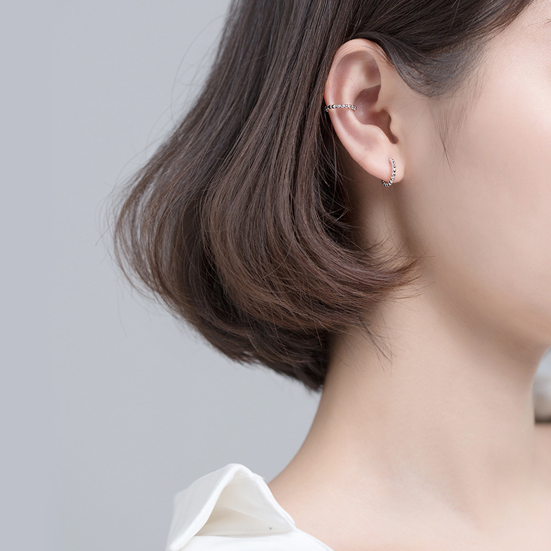 Eloch s925 orejas de plata para mujeres coreanas pequeñas letras de perlas de luz fresca C hueso de oreja sin agujeros de orejas joyas de orejas G4973