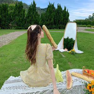 连衣裙夏天2020新款女小清新方领仙女高腰线碎花显瘦淡黄色长裙子