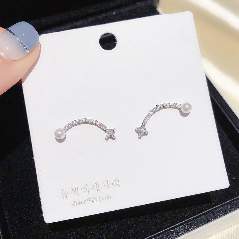 Korean Imitation Pearl Curved Zircon Micro-inlaid Earrings Wholesale Nihaojewelry display picture 6
