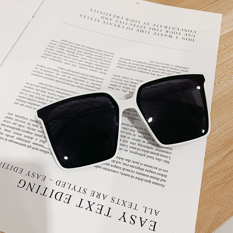 Koreanische Version Der Sonnenbrille Mit Großem Rahmen 2020 Persönlichkeit Brille Leichte Und Bequeme Quadratische Sonnenbrille display picture 3