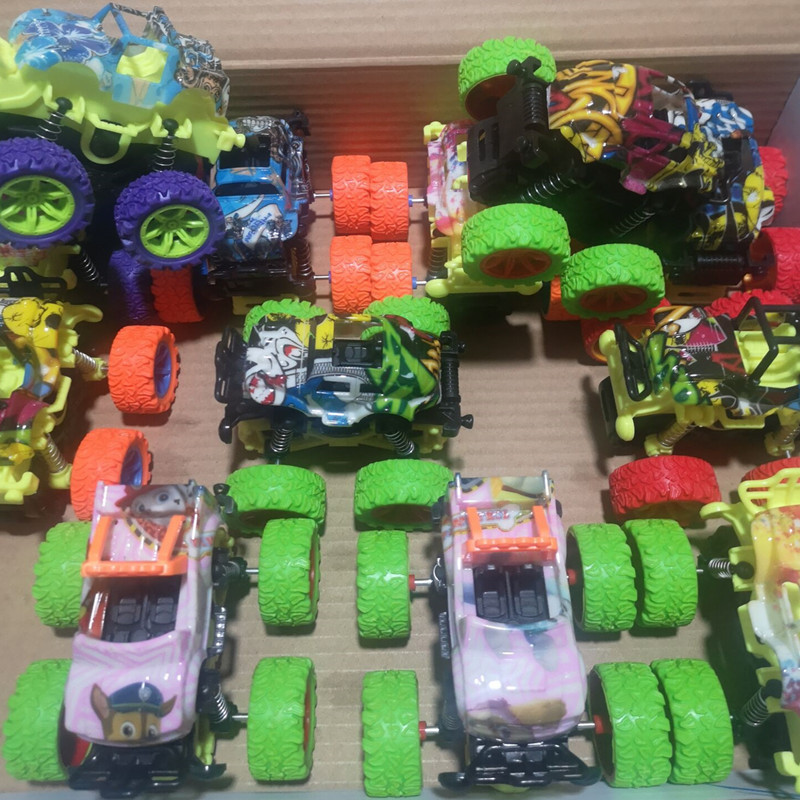 新款儿童四驱惯性越野车 仿真攀爬特技摇摆汽车 地摊货源礼品玩具