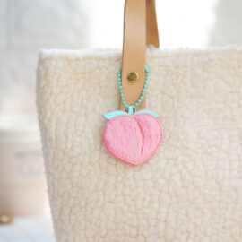 厂家销售 毛绒桃子刺绣创意卡通包包配饰挂件钥匙链DIY少女心批发