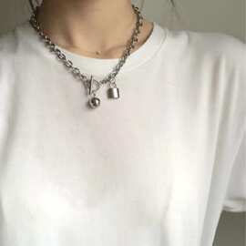 O字链韩版金属球直棒OT项链 ins潮款暗黑锁头钛钢项链情侣锁骨链