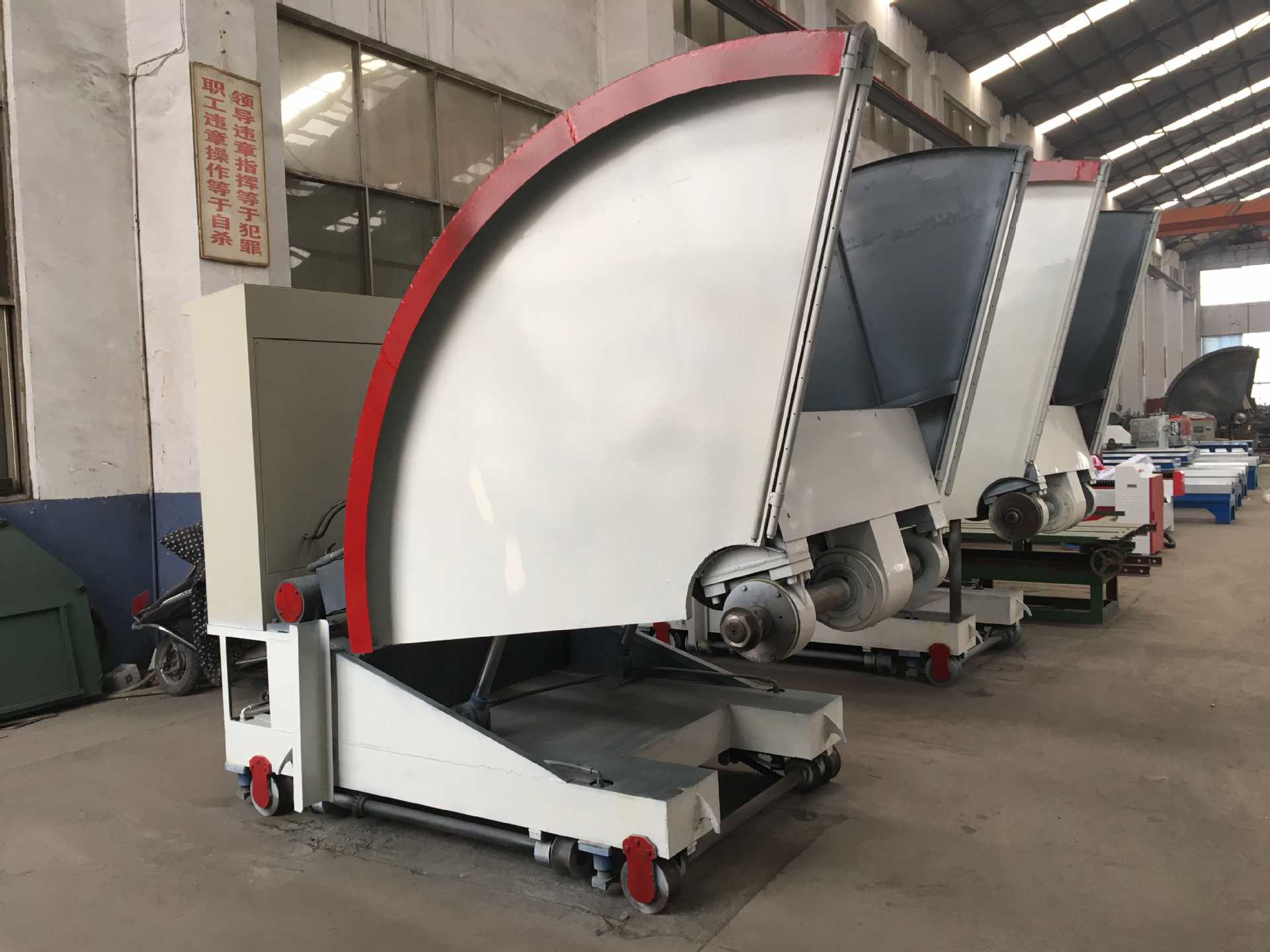 青石锯石机现场/隧洞锯石机视频/开山锯