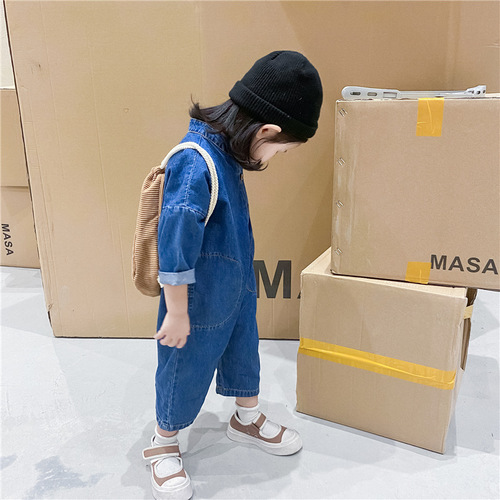 European and American-style stylish look~ Korean-style unisex single-breasted pocketed denim jumpsuit—cool and trendy overall pants for boys and girls.