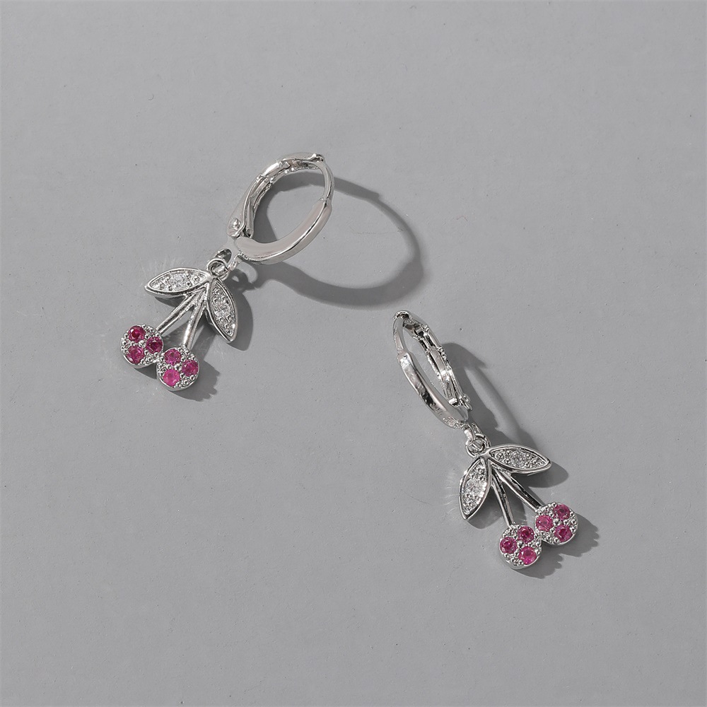 Nouvelle Mode Mignon Cerise Boucles D&#39;oreilles Personnalité Diamant Petit Fruit Frais Cuivre Boucles D&#39;oreilles Nihaojewelry Gros display picture 7