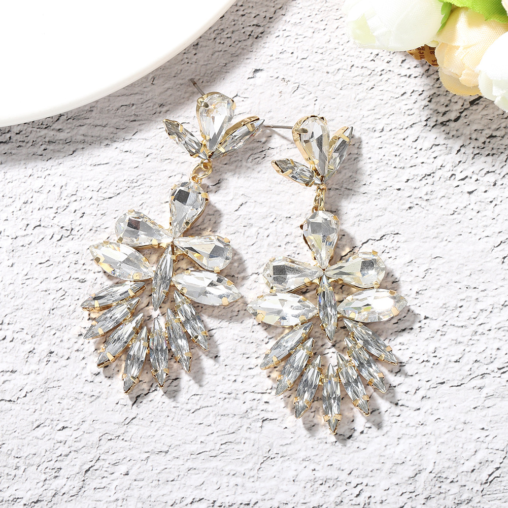 Fashion Leaf Colored Diamond Exaggerated Luxury Trendy Temperament Star Wild Hand-clamped Diamond Full Diamond Earrings Wholesale Nihaojewelry display picture 12