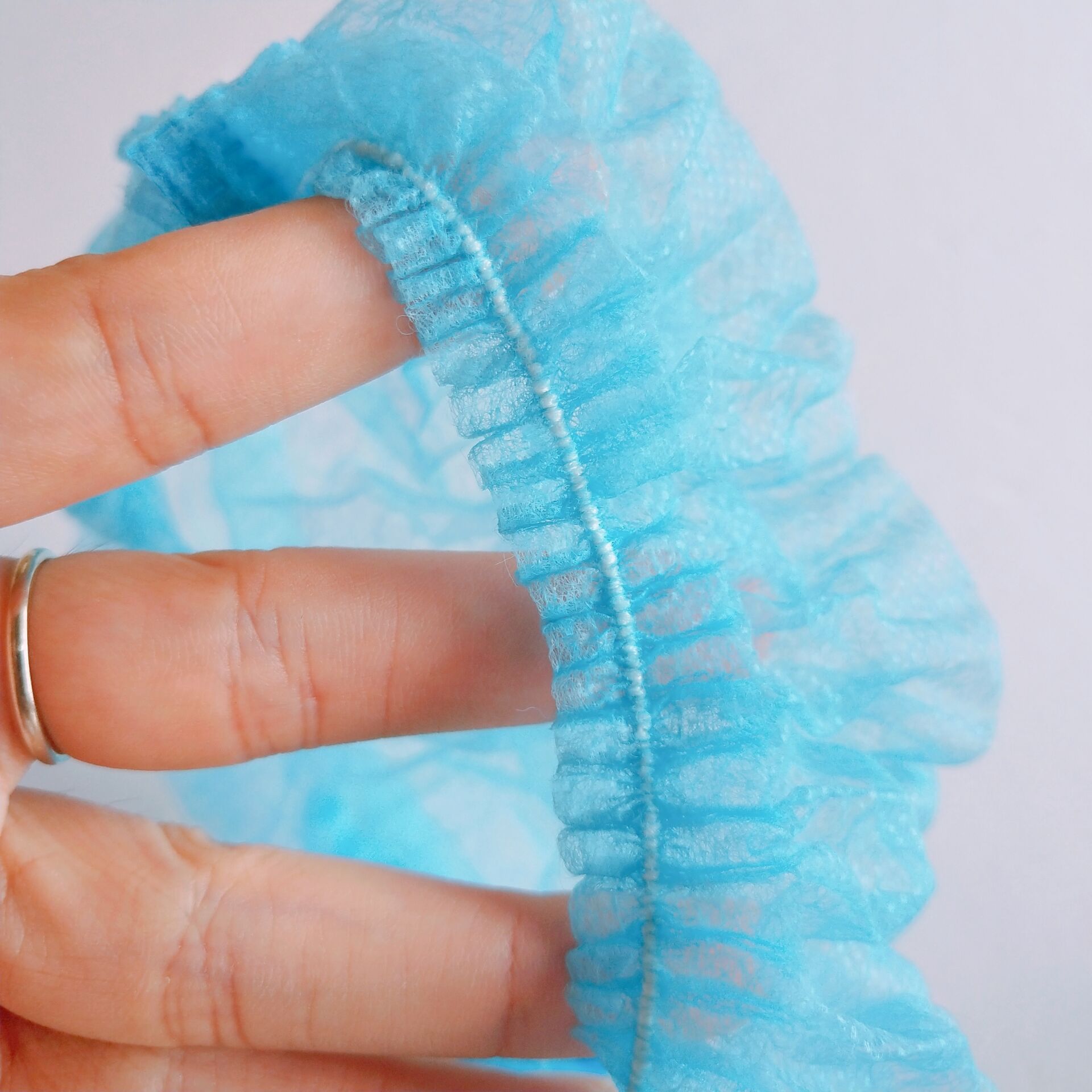 一次性帽子无纺布防尘帽头套厨师美容纹绣食品车间工作条形帽