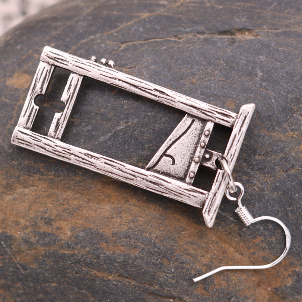 Gothic Earrings Image 3