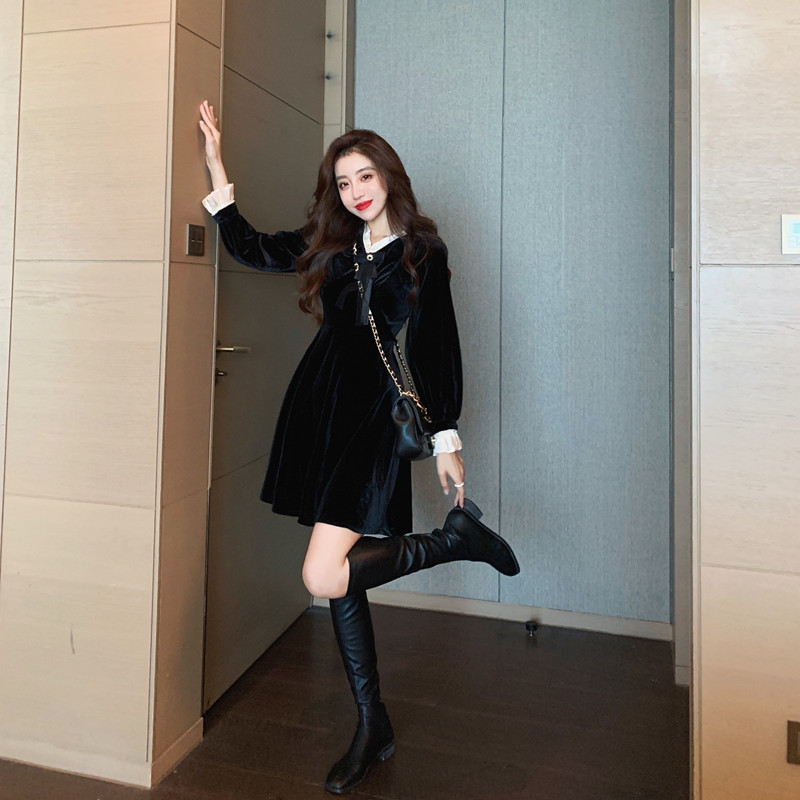 金丝绒连衣裙女2021秋季新款收腰显瘦气质小黑裙时尚长袖v领裙子
