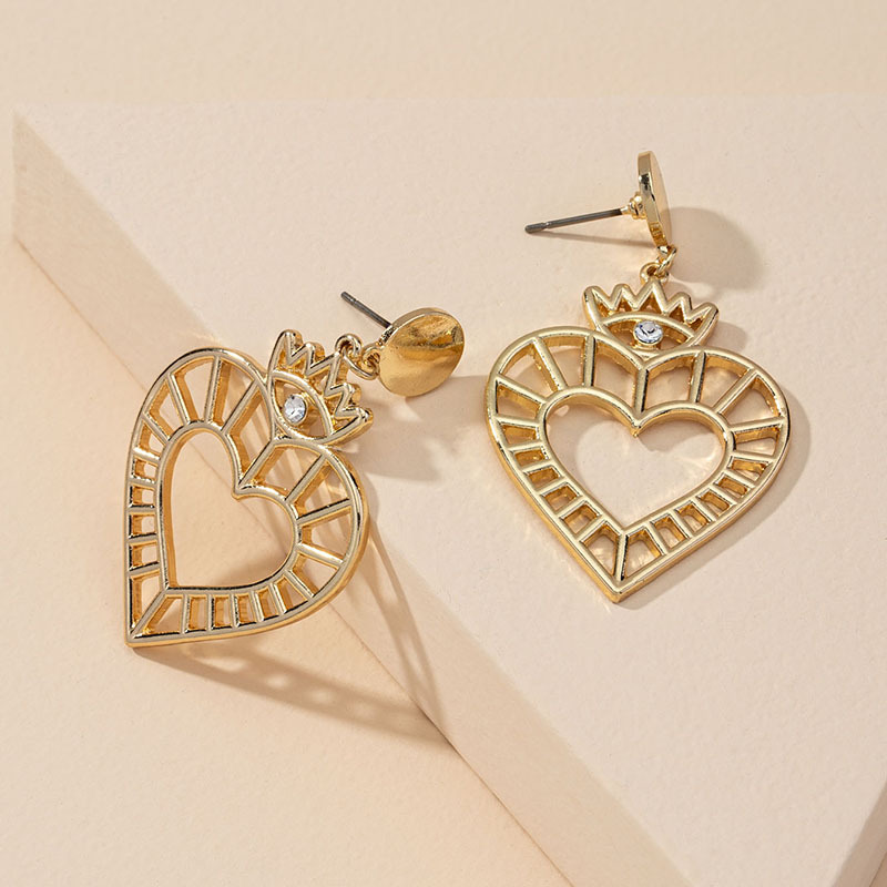 Hot Selling Fashion Metal Love Earrings Wholesale display picture 5