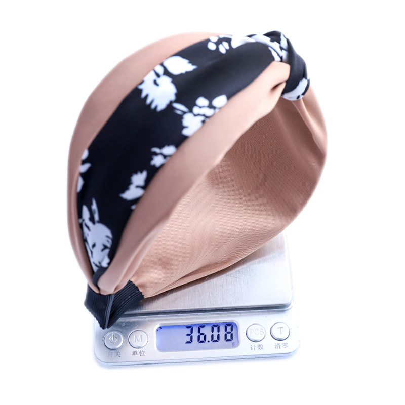 High-end Letter Printed Fabric Headband Wholesale display picture 2
