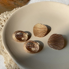 Artson ESSTUDIO matte sand gold metal button with hollow leaf shell decoration, trench coat fastener